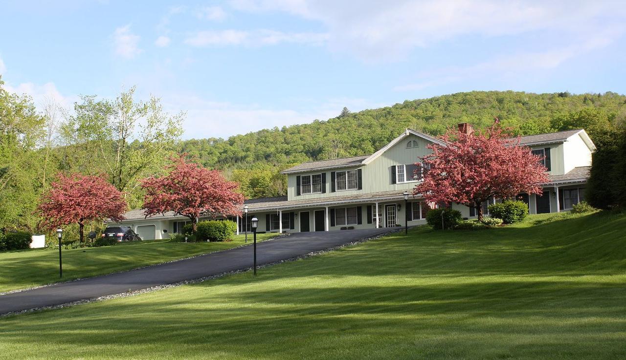 ウッドストック Braeside Lodgingモーテル エクステリア 写真